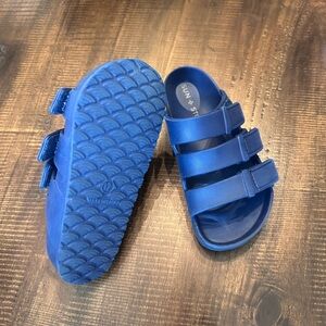 SOLD 💨 Sun & Stone Little Boys Sandals / Slides - Size 12